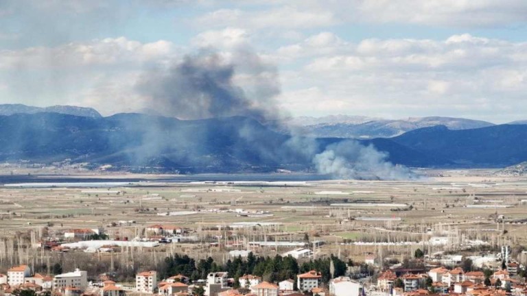 Burdur Gölhisar Alevlere Teslim: Sazlık Yangını Korkuttu