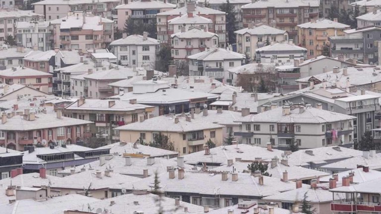 Türkiye'de Hava Buz Gibi: Sıcaklıklar Aniden Düşüyor, Kar Geri Geliyor!