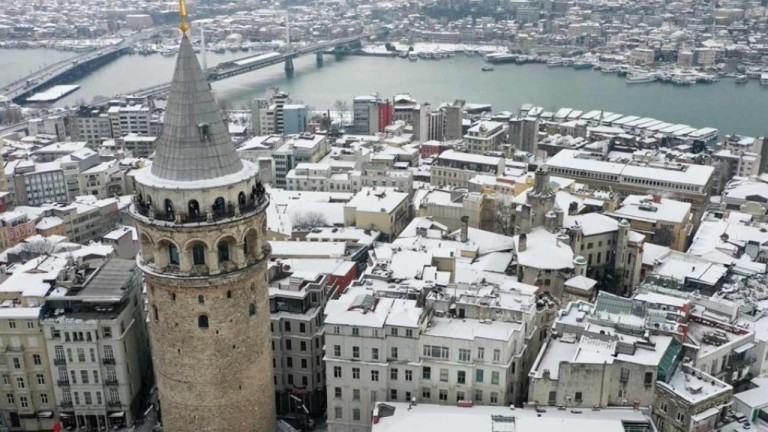 İstanbul'da Kuvvetli Buzlanma Alarmı: Valilik Uyardı, Okullar Açık